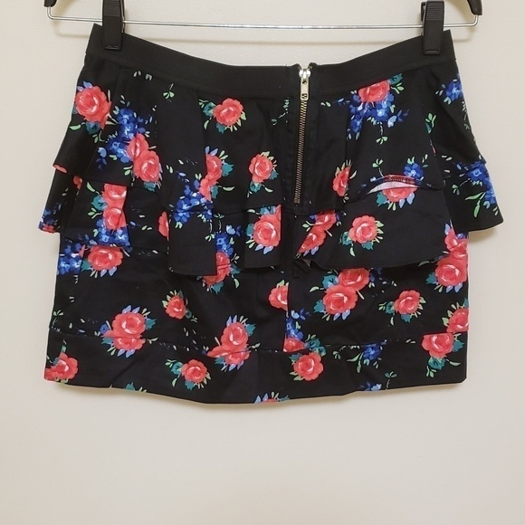 Floral Mini Skirt - Picture 3 of 4